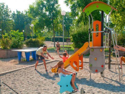 Anne Marie Vous Accueilles Dans Son Logement Familiale Pour 6 Personnes 3 Chambres Confortable Proche D Europa Park A Boofzheim Dans Camping 3 Etoiles Екстериор снимка